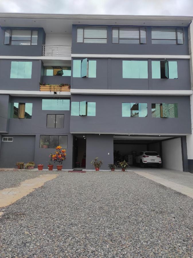 Hostal Los Lirios 로하 외부 사진