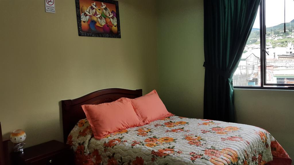 Hostal Los Lirios 로하 외부 사진