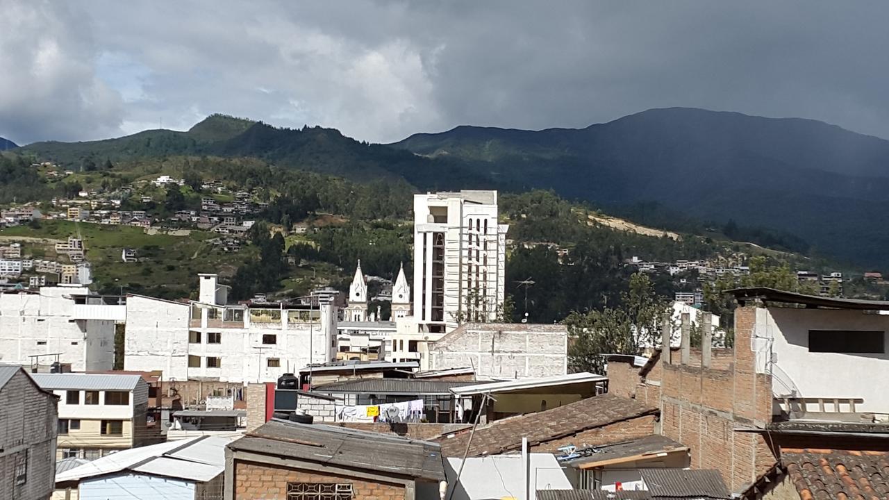 Hostal Los Lirios 로하 외부 사진