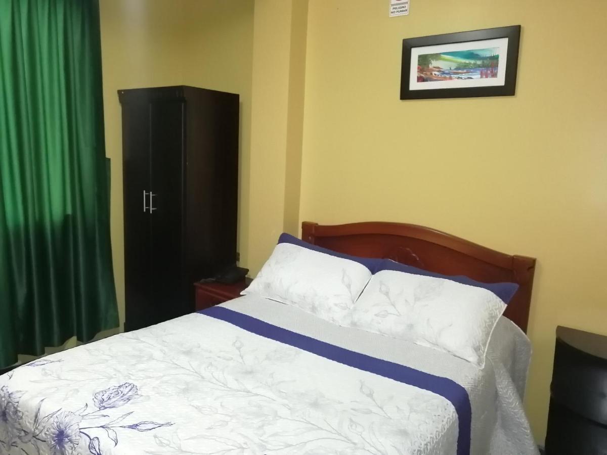 Hostal Los Lirios 로하 외부 사진