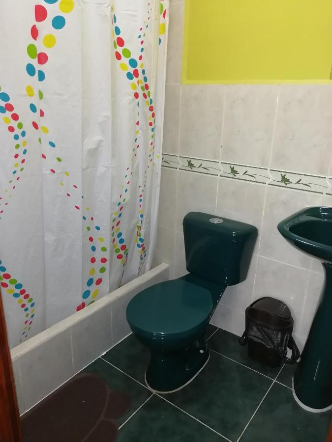 Hostal Los Lirios 로하 외부 사진